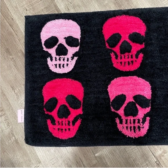 NEW Betsey Johnson Halloween Skull Black Pink Bath Rug Bathroom Decor - Picture 2 of 4